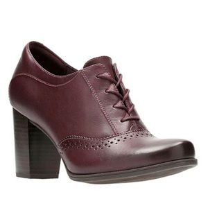 CLARKS l Sz 9.5 l Leather Oxford Laced Shootie Shoes l Cleason Pearl